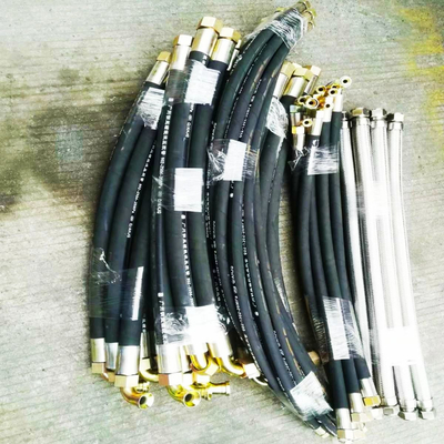 Panjang khusus Selang hidrolik bertekanan tinggi dengan bahan tabung dalam nitrile dan fittings crimp atau yang dapat digunakan kembali